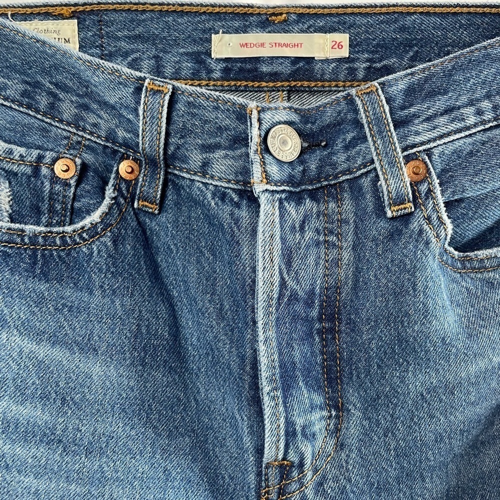 Levi’s‎ Wedgie Straight Distressed Jeans in Blue Size 26 - Picture 4 of 7